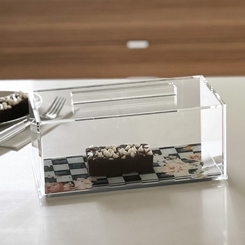 Chic Checkered Lucite Cake Tray with Lid