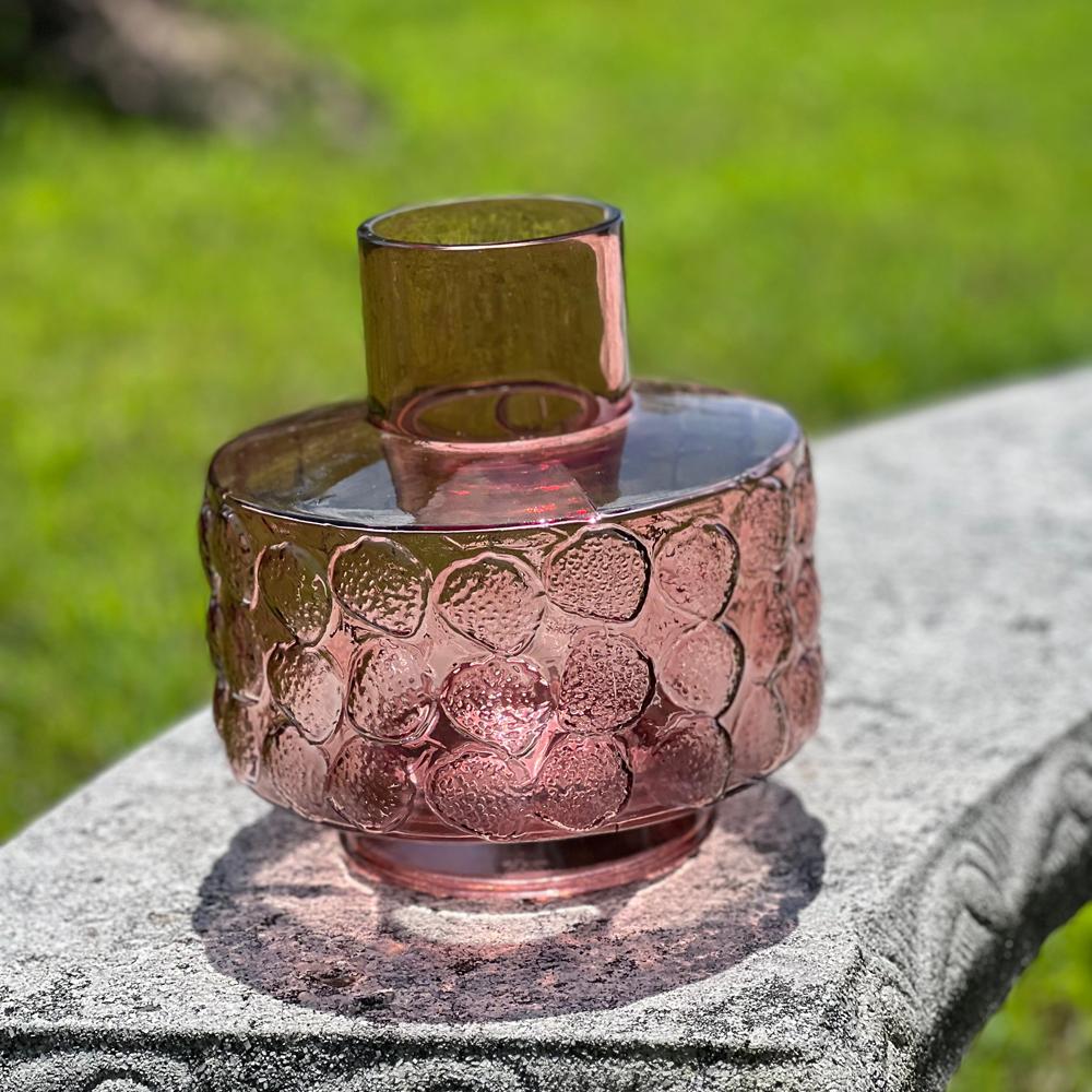 Short Neck Vase With Strawberry Texture